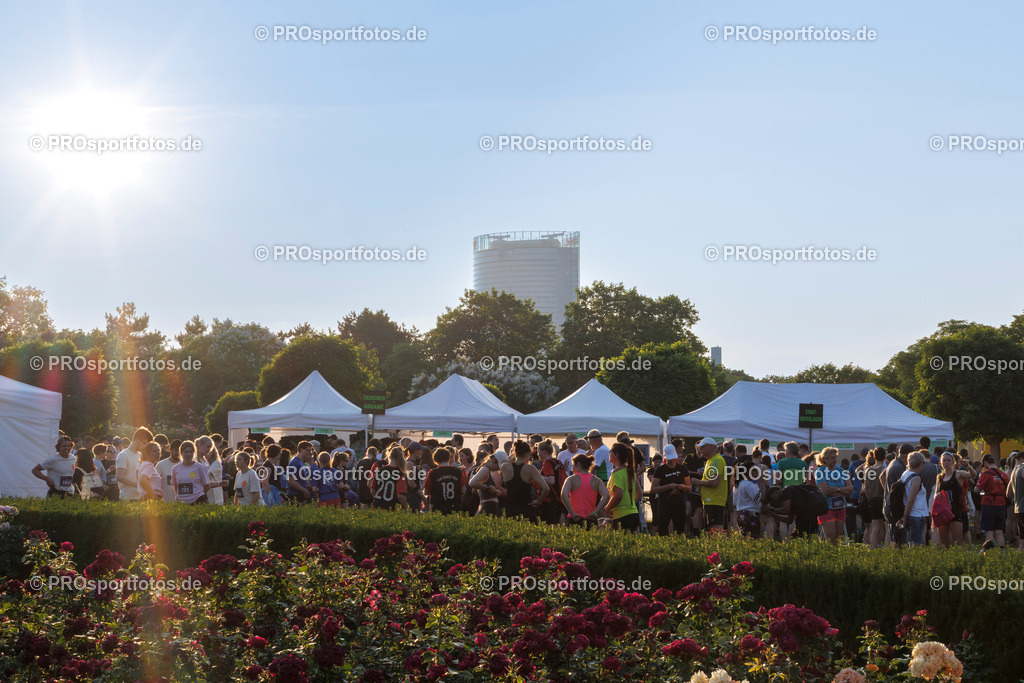 Sparda-Bank Nachtlauf Bonn; Bonn, 18.06.2025 | Impressionen vom Sparda-Bank Nachtlauf Bonn am 18.06.2025 in Bonn (Nordrhein-Westfalen). 