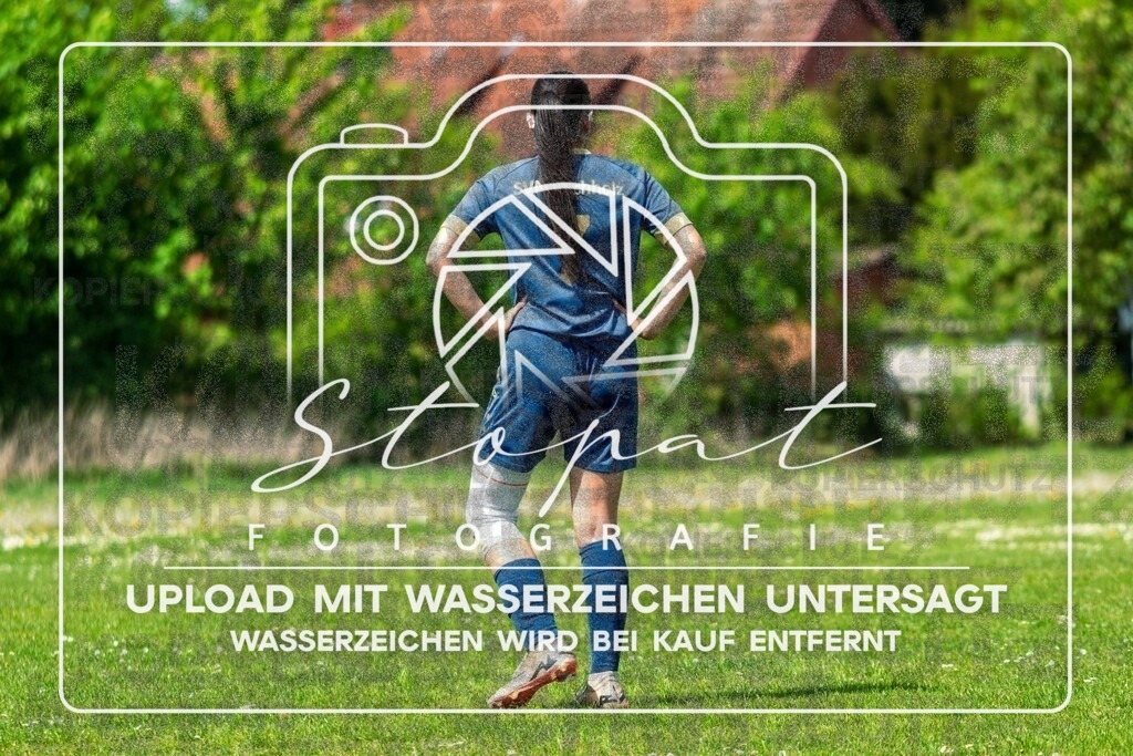Kreisliga Damen HK - SVN Buchholz vs. SG Fulde | Berivan Colpan (#07 SVN Buchholz); Kreisliga Damen HK - SVN Buchholz vs. SG Fulde am 03.05.2026 in Sportplatz Buchholz, Buchholz (Aller) - Realisiert mit Pictrs.com