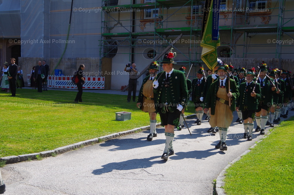 IMGP4669 | fotografiert von Axel PollmannLeonhardi Wallfahrt Benediktbeuern und Murnau, Fronleichnam, Fasching, Landschaft im Loisachtal und Benediktbeuern  - Realisiert mit Pictrs.com