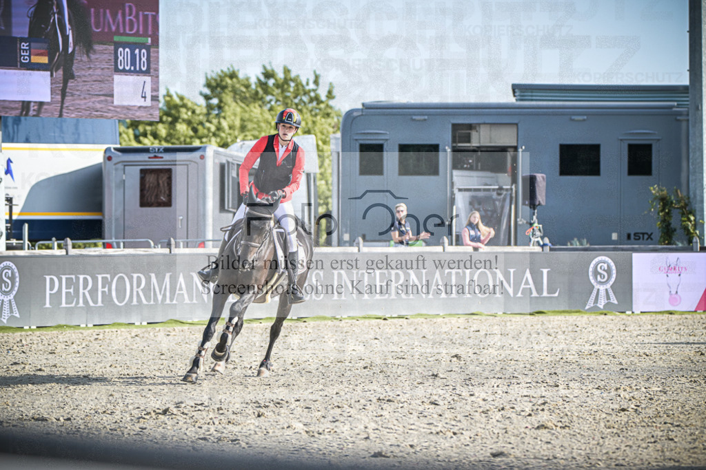 DOS_8843 | Entdecke hochwertige Reitturnierfotos von Foto Oger. Professionell, emotional und authentisch – jetzt Lieblingsmomente im Shop bestellen.Deutschlandweite Turnierfotografie. - Realisiert mit Pictrs.com