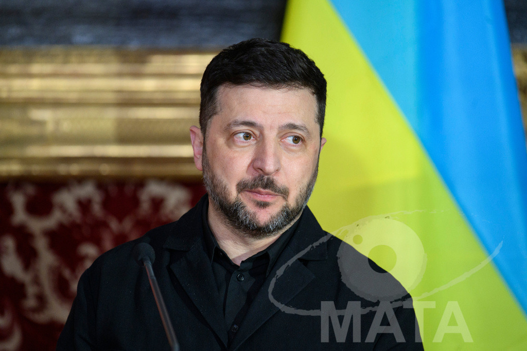 _DWA0389 | Politiker Wolodymyr Selenskyj, Präsident der Ukraine, iwährend eines Pressestatements in der Münchner Residenz vor der Verleihung des Ewald-von-Kleist-Preises.Der diesjährige Ewald-von-Kleist-Preis wird am Rande der Münchner Sicherheitskonferenz 2026 an das ukrainische Volk vergeben. München, 14.02.2026 Bayern Deutschland - Realized with Pictrs.com