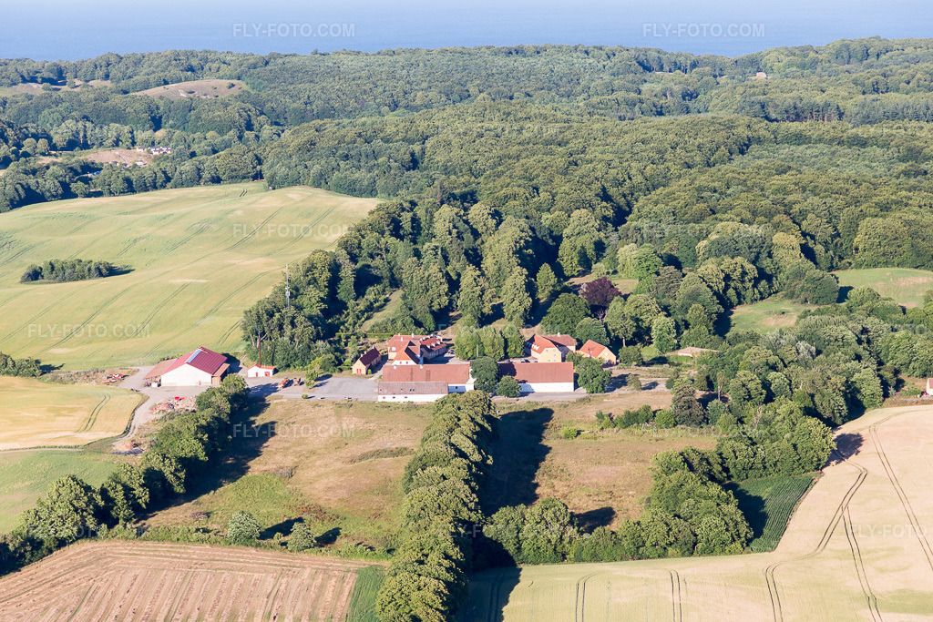 Aerial view: Klintholm Mon (DK), Klintholm Gods in Borre in the state Zealand, Denmark. – Photo: IMG_108532.jpg taken on 07/04/2018 by Werner Riehm/FLY-FOTO.com – Resolution of the original: 5185 x 3457 px
