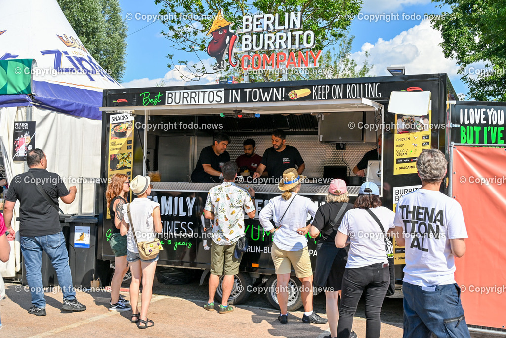 Lido Sounds Festival Linz 2024_ 28.06.2024-33 | 28.06.2024, Linz, AUT, Lido Sounds Festival Linz 2024, im Bild Besucher, Menschen, Musik, Festival