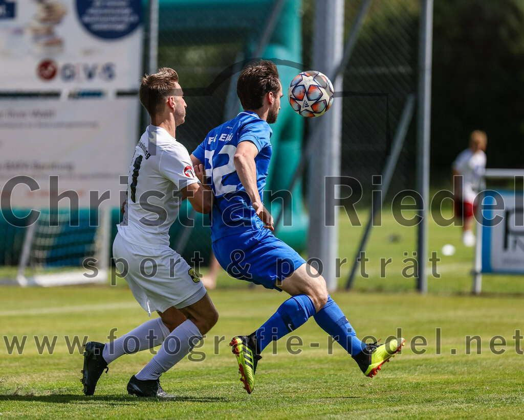 2023-07-22_078_FC_Eitting_gegen_FC_Moosinning | Eitting, Deutschland, 22.07.2023:
Fußball, Kreisliga 2023 / 2024, Testspiel, FC Eitting gegen FC Moosinning, Endergebnis: 0:4

Maximilian Lechner (FC Moosinning, #11), Lucas Bruckbeck (FC Eitting, #22)

Foto: Christian Riedel / fotografie-riedel.net