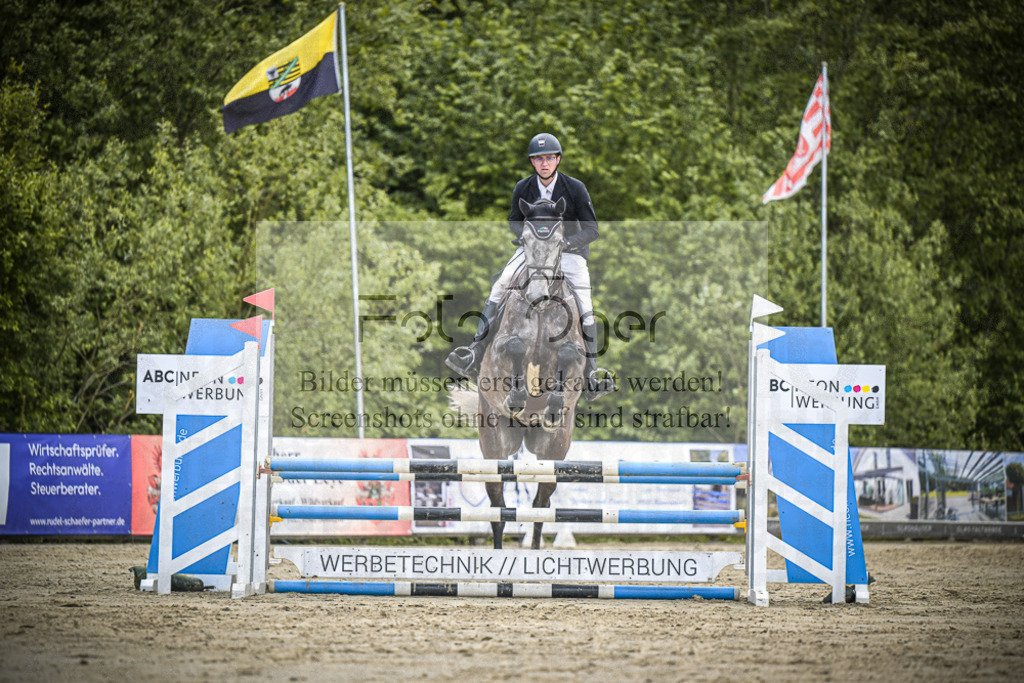 DOS_6945 | Entdecke hochwertige Reitturnierfotos von Foto Oger. Professionell, emotional und authentisch – jetzt Lieblingsmomente im Shop bestellen.Deutschlandweite Turnierfotografie. - Realisiert mit Pictrs.com