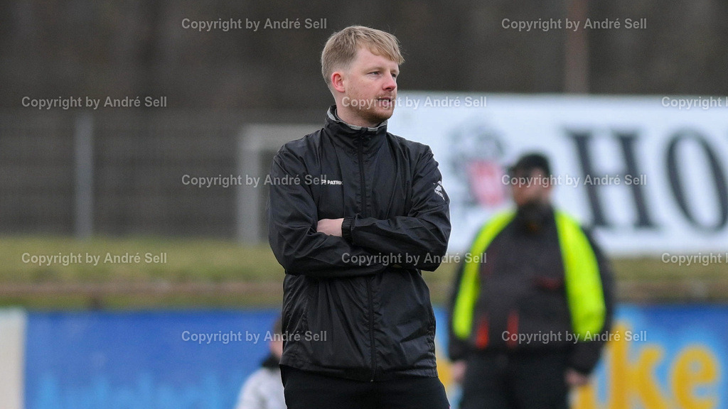 VfR Neumünster vs SV Todesfelde | Co-Trainer Marcel Vones (VfR) / Fußball-Oberliga Männer 2025/2026 / VfR Neumünster vs SV Todesfelde / VfR Stadion / Neumünster / 15.03.26 - Realisiert mit Pictrs.com