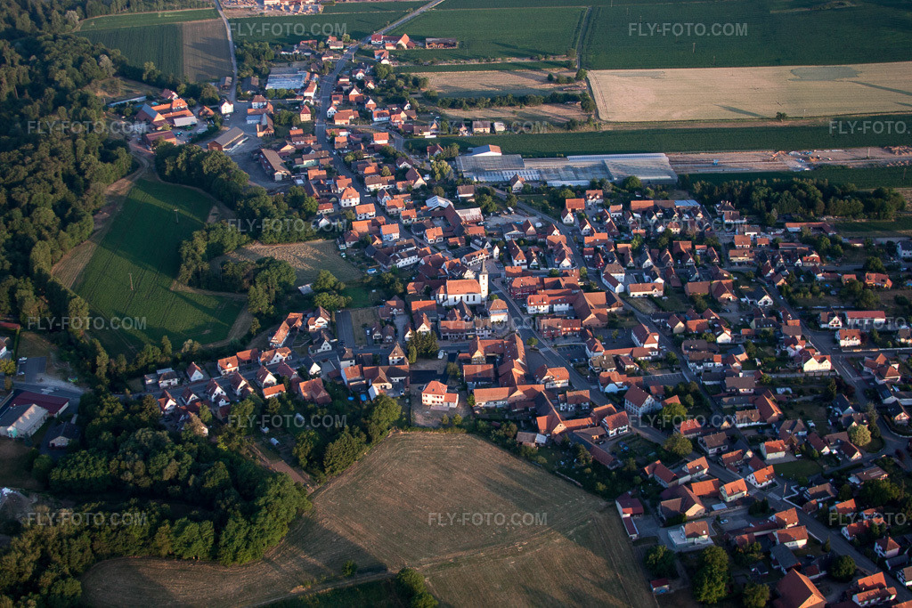 Aerial view: View of the town in Niederrœdern in the state Bas-Rhin, France.Photo: IMG_67990.jpg taken on 06/19/2014 by Werner Riehm/FLY-FOTO.comResolution of the original: 4752 x 3168 px