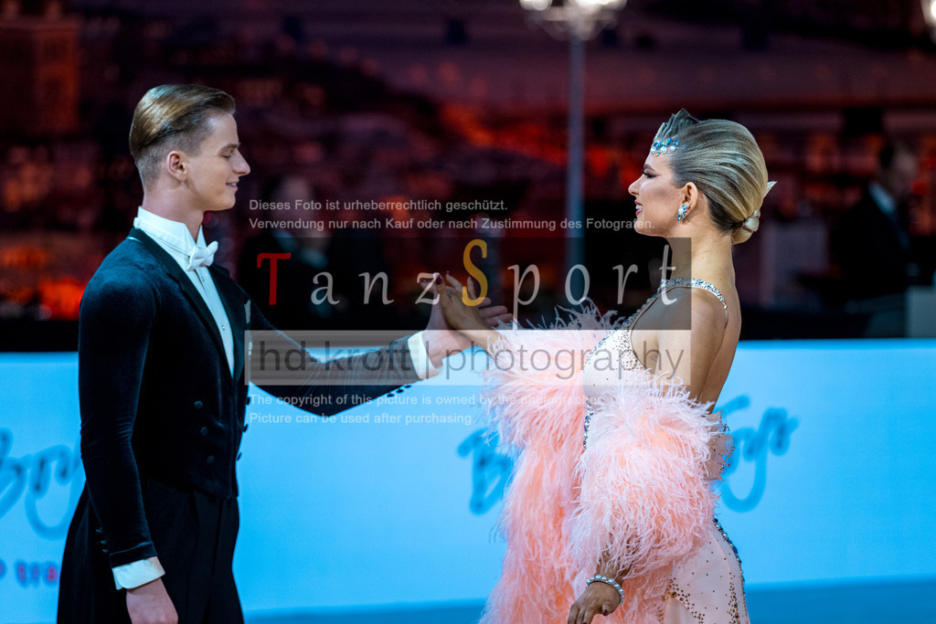 20251212_WDSF_World_Ch_Cup_RS-Std_1113-2 | Tanzsportbilder, Standardtanz, Lateintanz, WDSF, DTV, LTVB, dancecomp, goc, hessen tanzt, blaues band der spree, walzer, tango, wiener walzer, slowfox, quickstepp, samba, rumba, cha-cha-cha, paso doble. jive, hd-kroft photography, turniertanzsport