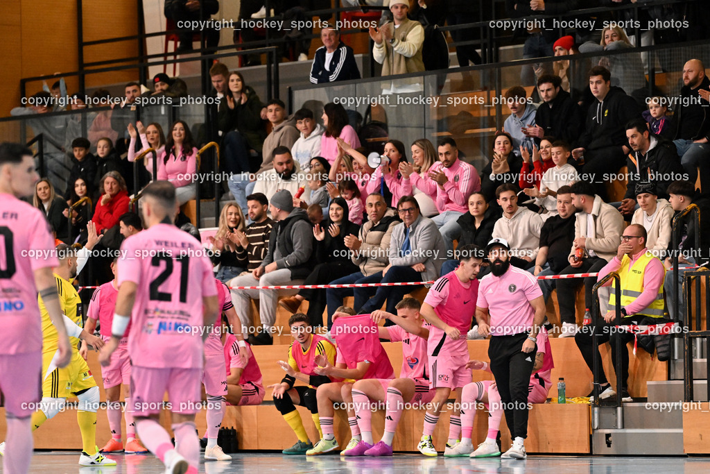 Carinthia Flamengo Futsal Club vs. Futsal Klagenfurt | Spielerbank Carinthia Flamengo, Headcoach Carinthia Flamengo Ugur Koc, Carinthia Flamengo Futsal Club vs. Futsal Klagenfurt, Carinthia Flamengo Futsal Club vs. Futsal Klagenfurt am 01.12.2024 in Klagenfurt (Ballspielhalle Viktring), Austria, (Photo by Bernd Stefan)