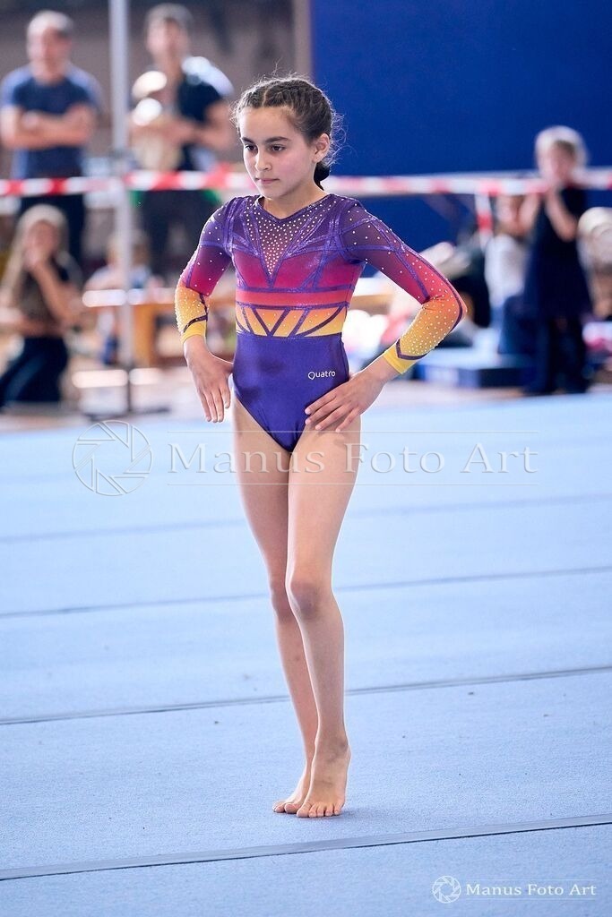 2024-04-19-2-2-B-DSC01008 | Professionelle Sportfotografie in Hamburg, Schleswig-Holstein und Niedersachsen – spezialisiert auf Rhönrad, Geräteturnen, Leistungsturnen und rhythmische Sportgymnastik. Bundesweite Begleitung von Rhönrad-Events. Jetzt Sport-Fotos - Realisiert mit Pictrs.com