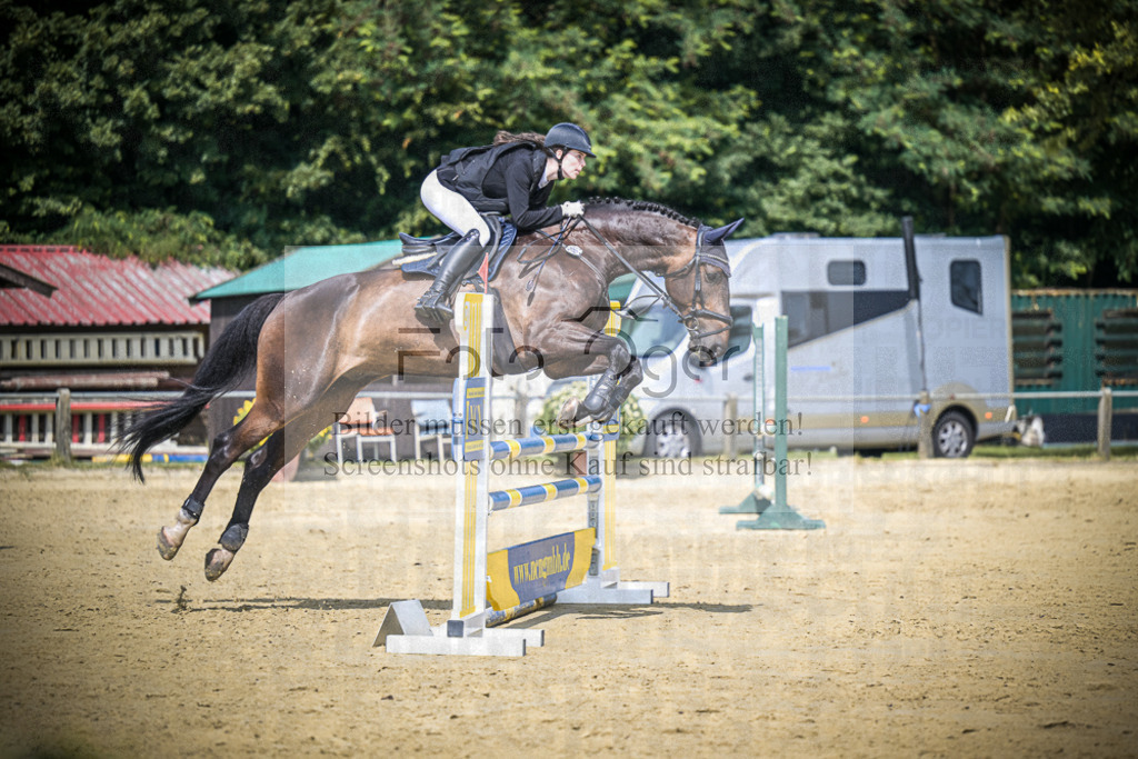 DOS_6151 | Entdecke hochwertige Reitturnierfotos von Foto Oger. Professionell, emotional und authentisch – jetzt Lieblingsmomente im Shop bestellen.Deutschlandweite Turnierfotografie. - Realisiert mit Pictrs.com
