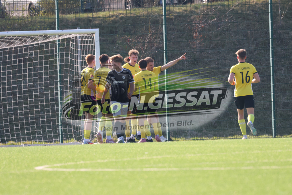 SV Rödinghausen II, FC Kaunitz | Auf dem Bild zu sehen: gelb FC Kaunitz: Jubel 1:1SV Rödinghausen II, FC Kaunitz, Saison 25/26, Westfalenliga, Deutschland - Realisiert mit Pictrs.com
