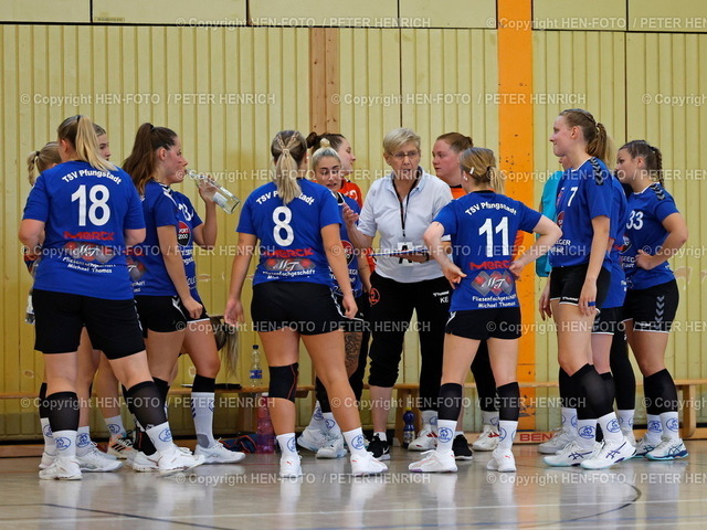 20230924-3950-haba-pfung-tgbda-HEN-FOTO | 24.09.2023 Handball Damen Landesliga Süd TSV Pfungstadt - TGB Darmstadt (26:30) Ansprache in der Auszeit Mitte Trainerin Karin Euler (TSV Pfungstadt) (Foto: Peter Henrich) - Realisiert mit Pictrs.com