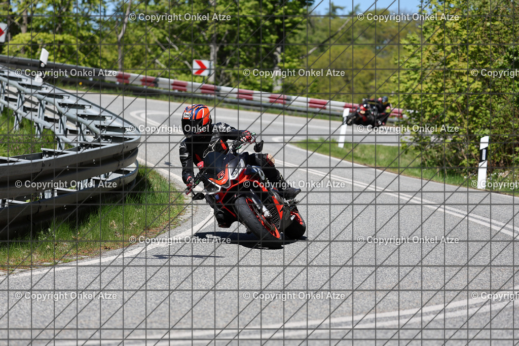 IMG_9510 | Fotograf am Kyffhäuser. Onkel Atze. Kyffhäuser Rennstrecke. Café36. Motorsportfotografie. - Realisiert mit Pictrs.com
