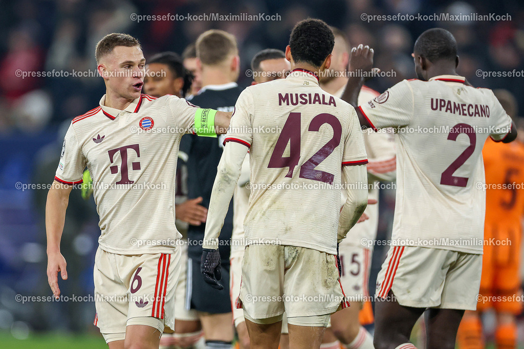 UCL10122402321 | 10.12.2024, Fußball, UEFA Champions League, Schachtar Donezk - FC Bayern München, Arena AufSchalke Gelsenkirchen, 8. Spieltag Saison 2024 2025: Abschlussjubel nach dem Sieg -  Joshua Kimmich (Bayern #6), Jamal Musiala (Bayern #42), Dayot Upamecano (Bayern #2)DFB regulations prohibit any use of photographs as image sequences and or quasi-video.