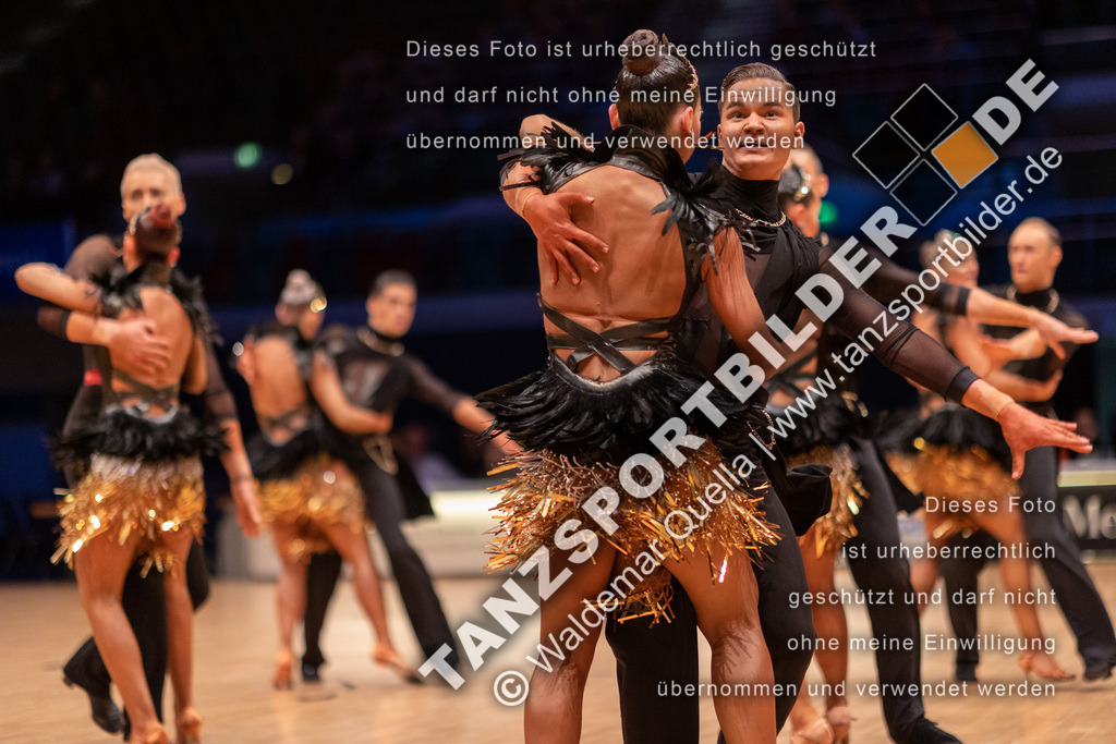 20221112-02729 | Hier finden Sie Tanz Bilder vom Latein und Standard Formationen tanzen. Sportbilder vom Tanzsport. Schöne Fotos und von Weltmeisterschaft, Europameisterschaft, Bundesliga, Regionalliga, Oberliga und Landesliga sowie von GOC Stuttgart, DanceComp, WM Bremen