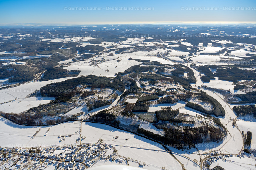 4043546 | Blick über das verschneite Rothaargebirge in Richtung Süden