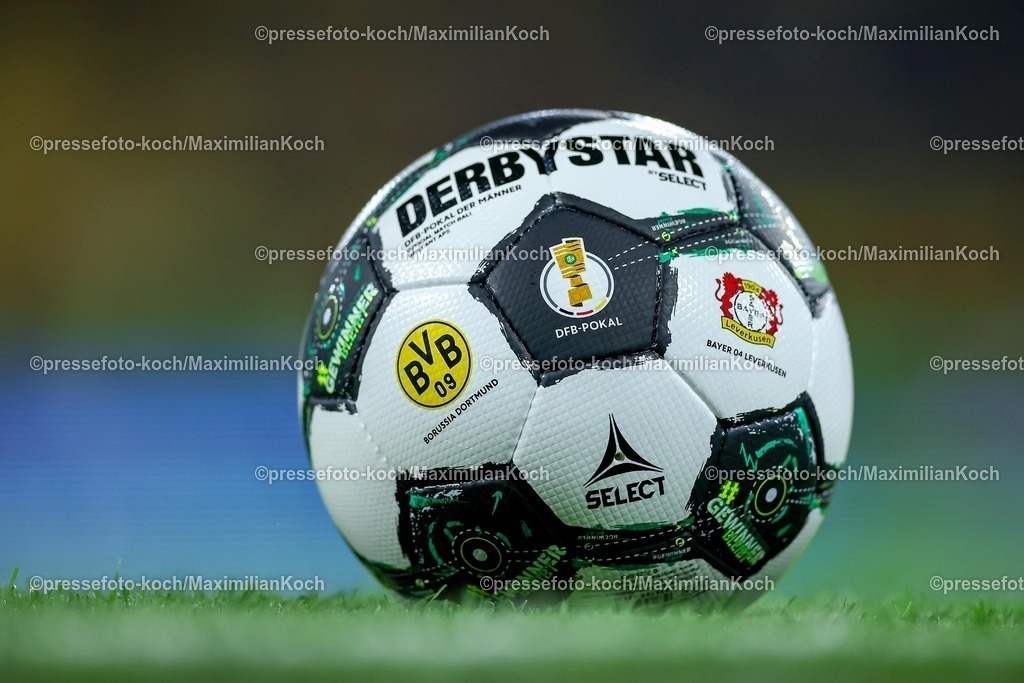 BVB02122501003 | 02.12.2025, Fußball, DFB-Pokal, Borussia Dortmund - Bayer 04 Leverkusen, Achtelfinale, Signal Iduna Park, Saison 2025 2026: offizieller Spielball in nahaufnahmeDFB regulations prohibit any use of photographs as image sequences and or quasi-video.