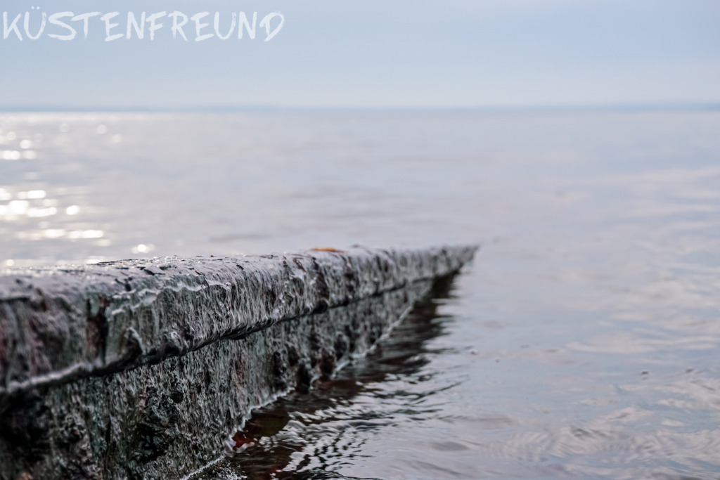 Schiene: Abstraktes Wandbild | Entdecke deine Lieblingslandschaft von der Küste – auf Ostsee Leinwand, Nordsee Leinwand, Alu Dibond oder Acrylglas, passend für jeden Geschmack und Raum.