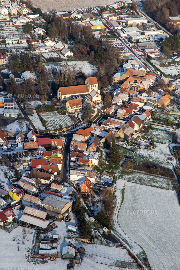 Auf dem Heiligenberg im Winter bei Schnee | Luftbild: Auf dem Heiligenberg im Winter bei Schnee in Hördt im Bundesland Rheinland-Pfalz in Deutschland. Foto: IMG_135445.jpg vom 16.12.2022 durch Werner Riehm/FLY-FOTO.de - Realisiert mit Pictrs.com