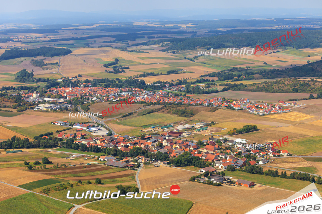Die Luftaufnahme der Stadt Stadtlauringen wurde vom UL-Flugzeug heraus erstellt ( keine Drohne )- hohe Auflösung für beste Qualität