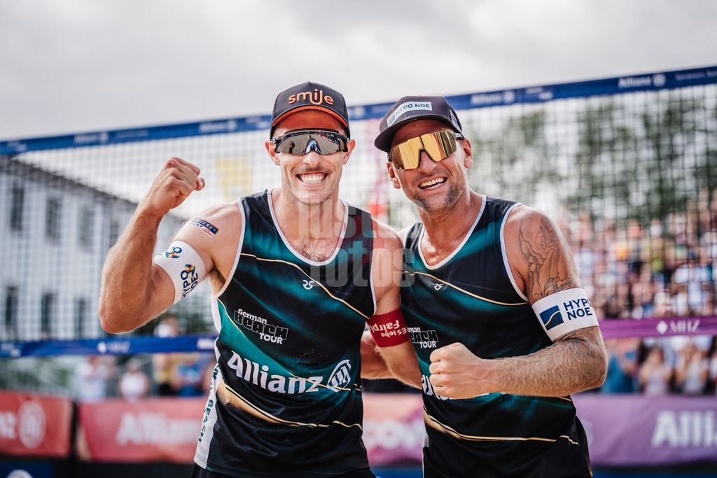 Beachvolleyball | Männer | Allianz German Beach Tour 2025 | Tourstop Berlin | 17.08.2025 | v.l. Moritz Pristauz und Alexander Horst jubeln nach dem Sieg im Halbfinale