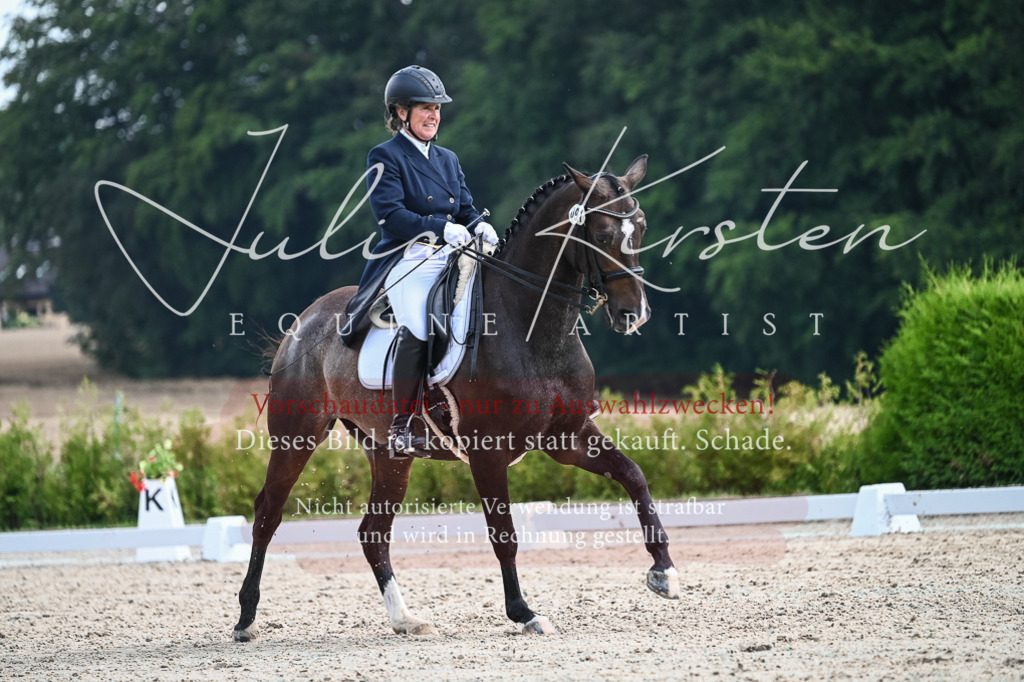 DSC_2272 | Pferde- und Turnierfotografie in Westsachsen. Pferdeportraits, Auftragszeichnungen und intuitive Kunst.