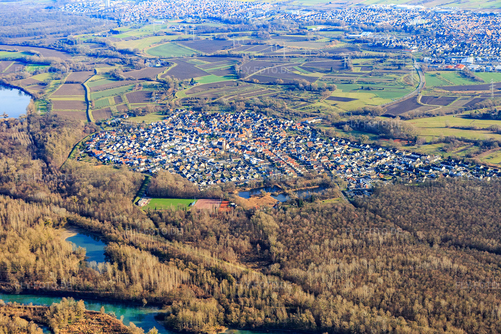 Luftbild: Ortsansicht in den Rheinauen aus Westen im Ortsteil Neuburgweier in Rheinstetten im Bundesland Baden-Württemberg in Deutschland. Foto: IMG_085497.jpg vom 24.12.2015 durch Werner Riehm/FLY-FOTO.de