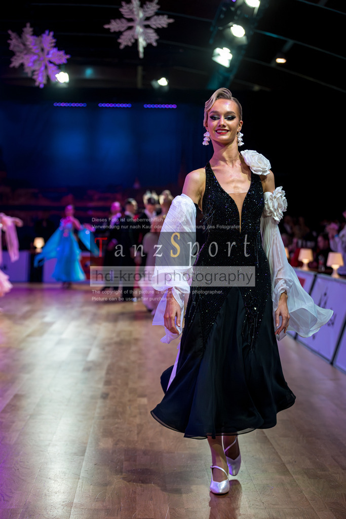 20251214_Baltic-Trophy_2949-2 | Tanzsportbilder, Standardtanz, Lateintanz, WDSF, DTV, LTVB, dancecomp, goc, hessen tanzt, blaues band der spree, walzer, tango, wiener walzer, slowfox, quickstepp, samba, rumba, cha-cha-cha, paso doble. jive, hd-kroft photography, turniertanzsport