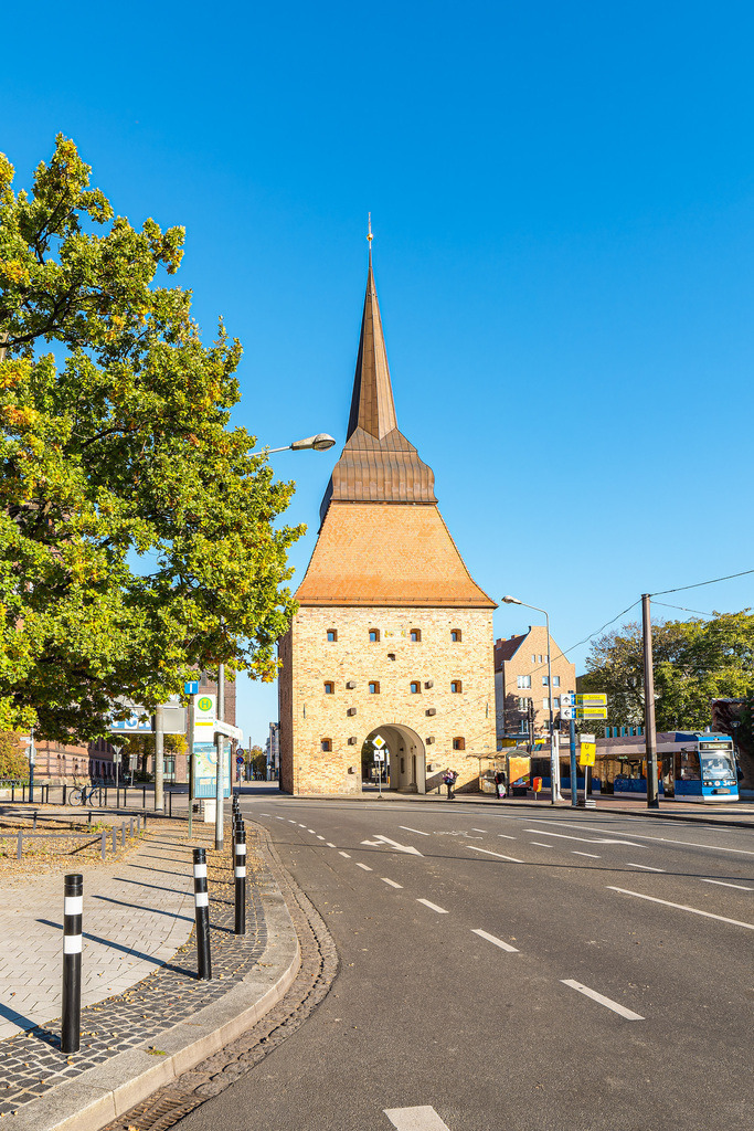 Blick auf das Steintor in der Hansestadt Rostock im Herbst | Blick auf das Steintor in der Hansestadt Rostock im Herbst.