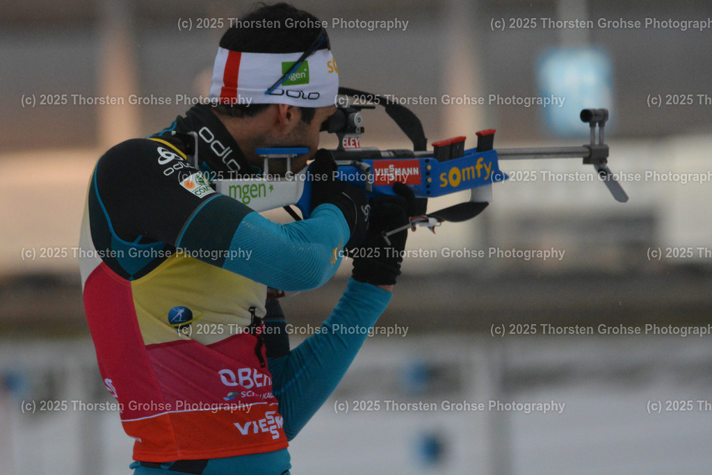IBU WC Biathlon Oberhof 2018 | FOURCADE Martin (FRA) am Schiessstand; IBU WC Biathlon Oberhof 2018, 12,5 km Verfolgung der Männer am 06.01.2018 in der DKB Ski Arena in Oberhof, (Deutschland) - Realisiert mit Pictrs.com