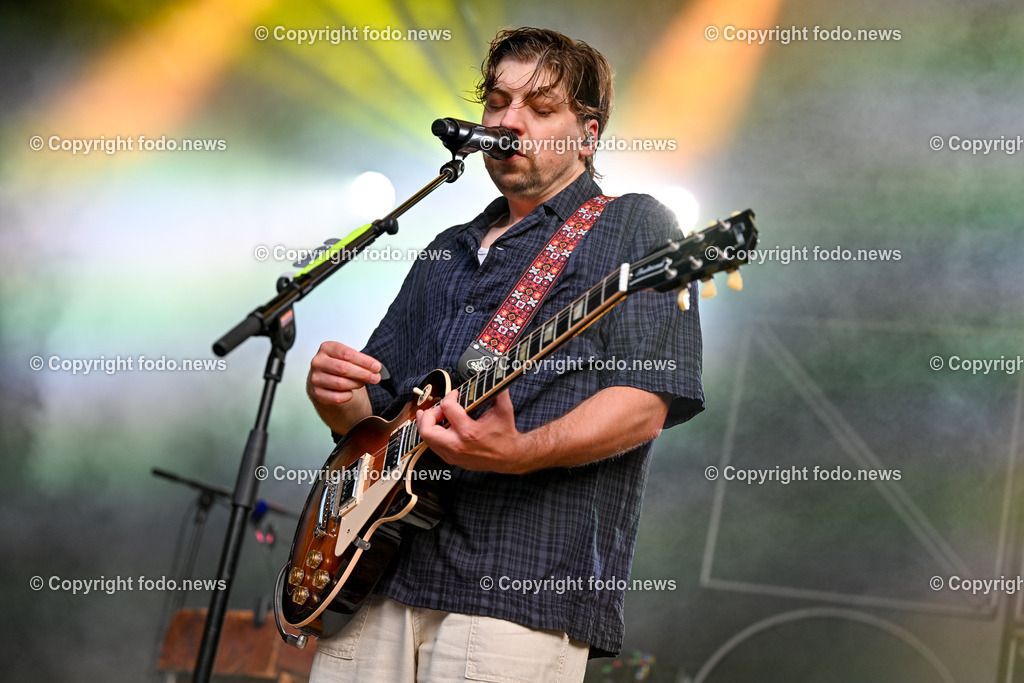 Posthof_ Philipp Poisl_ Open Air Konzert_ 24.07.2023-7 | 24.07.2023, Linz, AUT, Posthof, Open Air Konzert Philipp Poisl, im Bild Philipp Poisel (Singer Songwriter aus Stuttgart)