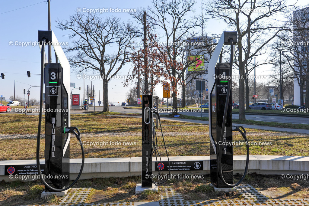 Deutschland_ Baden-Wuerttemberg_ Stuttgart_ 15.02.2025-44 | 15.02.2025, Deutschland, GER, Baden-Wuerttemberg, Stuttgart, im Bild Themenbild, Stadtansichten, Porsche Stuttgart, Elektroauto, Elektroautoladestation, Ladesaeule, Ladekabel, Schnellader, Hybrid, Stecker, Kabel, Strom, Feature, Symbolbild