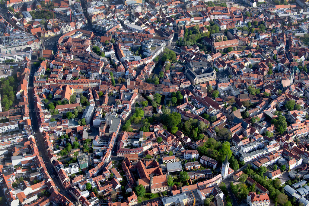 4026008 | ERFURT 06.05.2020 Altstadtbereich und Innenstadtzentrum im Ortsteil Zentrum in Erfurt im Bundesland Thüringen, Deutschland. Weiterführende Informationen bei: Landeshauptstadt Erfurt. // Old Town area and city center in the district Zentrum in Erfurt in the state Thuringia, Germany. Further information at: Landeshauptstadt Erfurt. Foto: Gerhard Launer