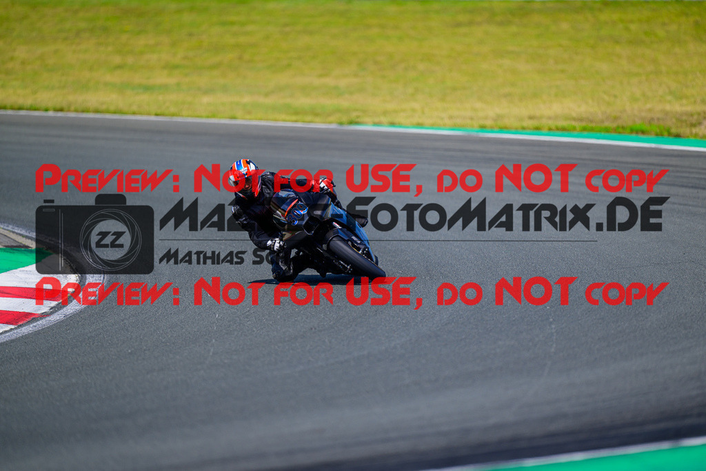 MaZZes_FotoMatrix_240725_6007705_5435 | BLAU