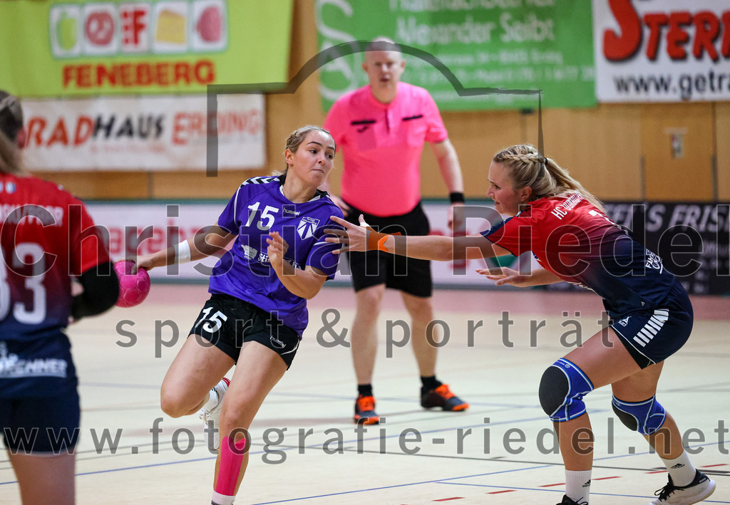 2022-11-19_035_SpVgg_Altenerding_gegen_HC_Donau-Paar | Erding, Deutschland, 19.11.2022:
Handball, Bezirksoberliga Frauen Altbayern 2022 / 2023, 5. Spieltag, SpVgg Altenerding gegen HC Donau/Paar, Endergebnis: 22:33

Lena Prem (SpVgg Altenerding, #15), Franziska Haller (HC Donau/Paar, #7)

Foto: Christian Riedel / fotografie-riedel.net