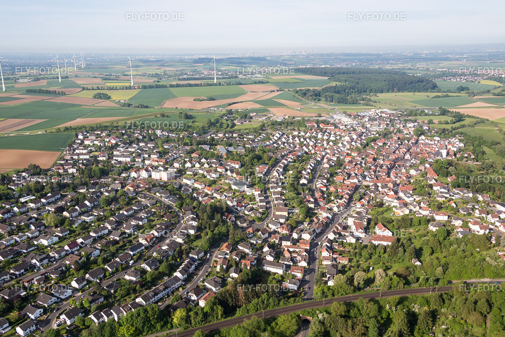 Ortsteil Dresdner Ring | Luftbild: Ortsteil Dresdner Ring im Ortsteil Windecken in Nidderau im Bundesland Hessen in Deutschland. Foto: IMG_088827.jpg vom 20.05.2016 durch Werner Riehm/FLY-FOTO.de - Realisiert mit Pictrs.com