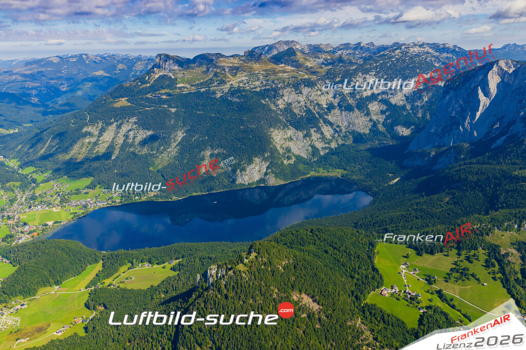 Schrägluftbild  Altausseer See  Altaussee - Das Luftbild wurde 2025 vom UL-Flugzeug heraus erstellt ( keine Drohne ) - Hochauflösende Luftaufnahme -Nicht vergleichbar mit Google Maps oder Satelittenbilder- Die Geschenkidee !Mit Lizenz und Bildrechte bestellbar
