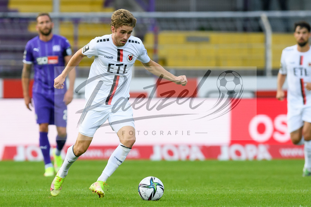 OSNVKO2021090620210906_128 | Fussball, Herren: David Philipp (FC Viktoria Koeln) in Aktion, am Ball, Einzelaktion beim Spiel der 3. Liga zwischen VfL Osnabrueck und FC Viktoria Koeln im Stadion an der Bremer Bruecke am 06.09.2021 in Osnabrueck, Deutschland.DFB / DFL REGULATIONS PROHIBIT ANY USE OF PHOTOGRAPHS AS IMAGE SEQUENCES AND/OR QUASI-VIDEO. - Realisiert mit Pictrs.com