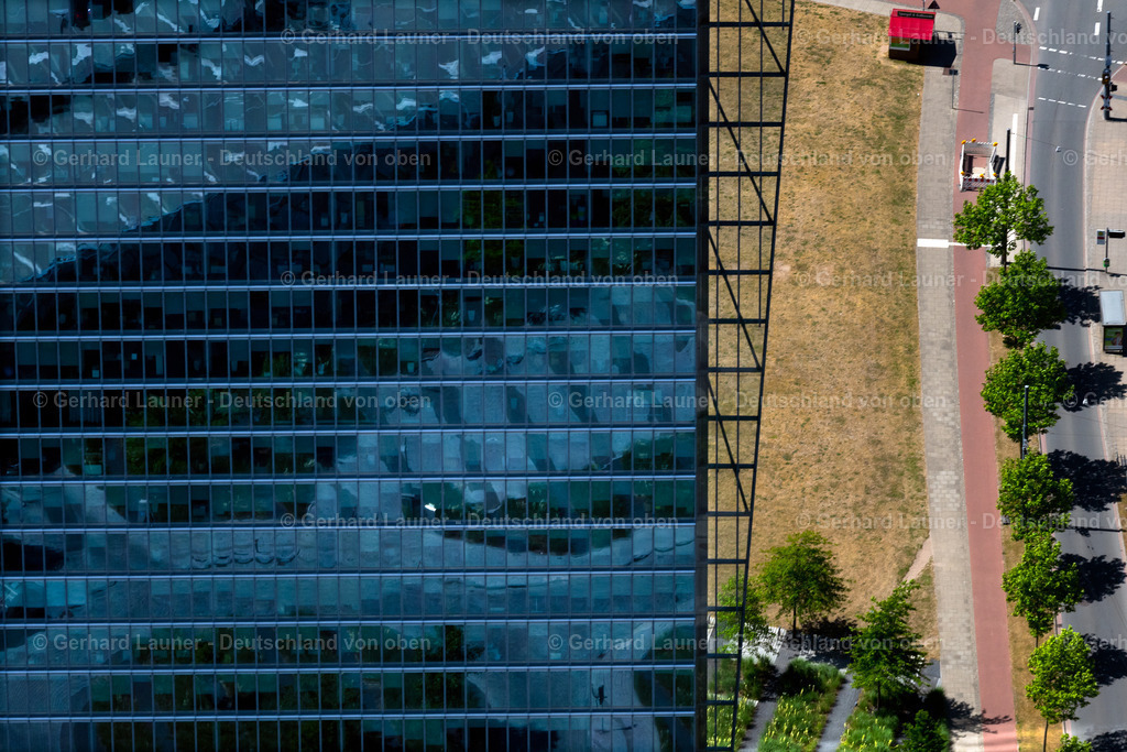 4029310 | BREMEN 01.06.2020 Büro- und Unternehmensverwaltungs Hochhaus- Gebäude " Wesertower " Am Weser-Terminal in Bremen, Deutschland. Weiterführende Informationen bei: ECE Projektmanagement G.m.b.H &amp; Co. KG,  Global Glassworld,  H. Siedentopf GmbH &amp; Co. KG,  Ingenieurbüro Wichmann GmbH,  JAHN ARCHITECTURE, Inc.,  Kölling Glas GmbH &amp; Co. KG,  RSP Remmel+Sattler Ingenieurgesellschaft mbH. // Office and corporate management high-rise building " Wesertower " Am Weser-Terminal in Bremen, Germany. Further information at: ECE Projektmanagement G.m.b.H &amp; Co. KG,  Global Glassworld,  H. Siedentopf GmbH &amp; Co. KG,  Ingenieurbuero Wichmann GmbH,  JAHN ARCHITECTURE, Inc.,  Koelling Glas GmbH &amp; Co. KG,  RSP Remmel+Sattler Ingenieurgesellschaft mbH. Foto: Gerhard Launer