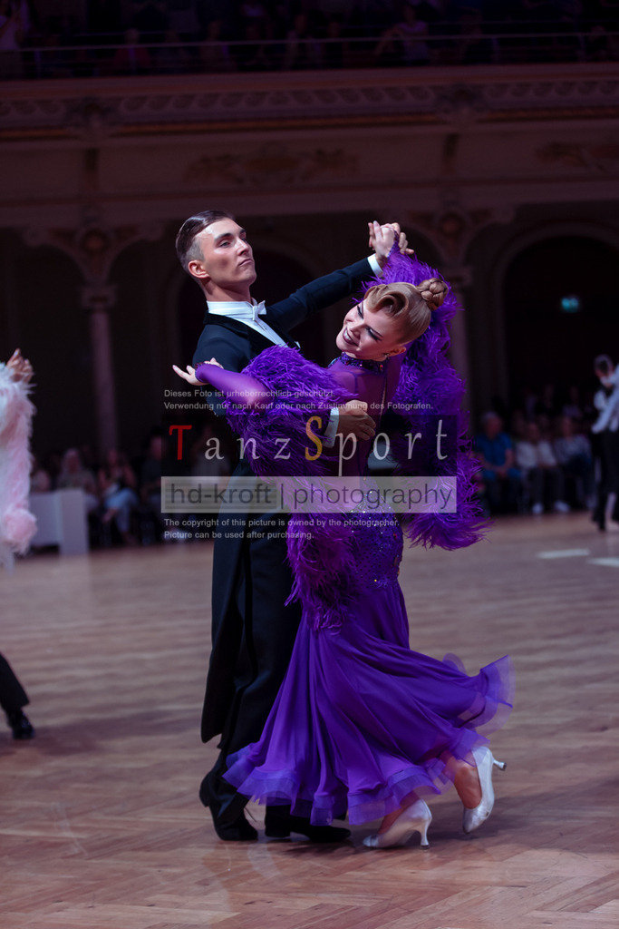 20250705_WDSF_Open_RS_Std-dC25-3896 | Tanzsportbilder, Standardtanz, Lateintanz, WDSF, DTV, LTVB, dancecomp, goc, hessen tanzt, blaues band der spree, walzer, tango, wiener walzer, slowfox, quickstepp, samba, rumba, cha-cha-cha, paso doble. jive, hd-kroft photography, turniertanzsport