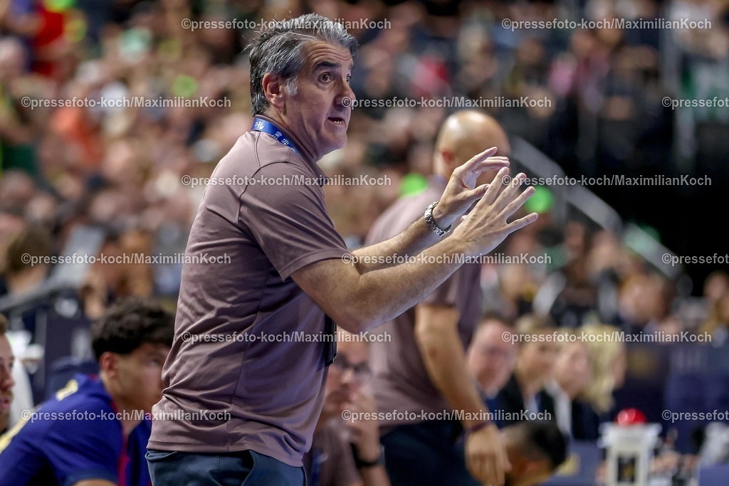 KoeEHF14062502032 | 14.06.2025, Handball, Halbfinale TruckScout24 EHF FINAL4, LANXESS arena Köln, FC Barcelona - SC Magdeburg: Carlos Ortega (Barca FC Barcelona ESP #hc) gestikulierend 