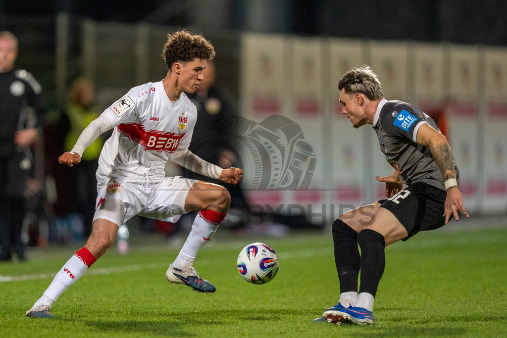 VfB Stuttgart II vs. SSV Ulm 1846 Fussball, Fussball, 3. Liga, 32. Spieltag, 08.04.2026 | Noah Darvich (VfB Stuttgart II, #31) im Dribbling gegen Niklas Koelle (SSV Ulm 1846 Fussball, #32),VfB Stuttgart II vs. SSV Ulm 1846 Fussball, Fussball, 3. Liga, 32. Spieltag, 08.04.2026DFB regulations prohibit any use of photographs as image sequences and/or quasi-video