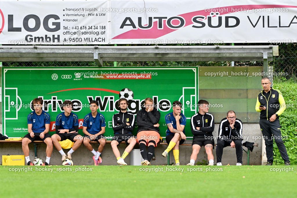 SV Arnoldstein vs. ATUS Velden | Asisstentcoach SV Arnoldstein Denis Nuhanovic, Spielerbank SV Arnoldstein, Headcoach SV Arnoldstein Stevo Pipunic, SV Arnoldstein vs. ATUS Velden, SV Arnoldstein vs. ATUS Velden am 16.09.2025 in Arnoldstein (Waldparkstadion Arnoldstein), Austria, (Photo by Bernd Stefan)