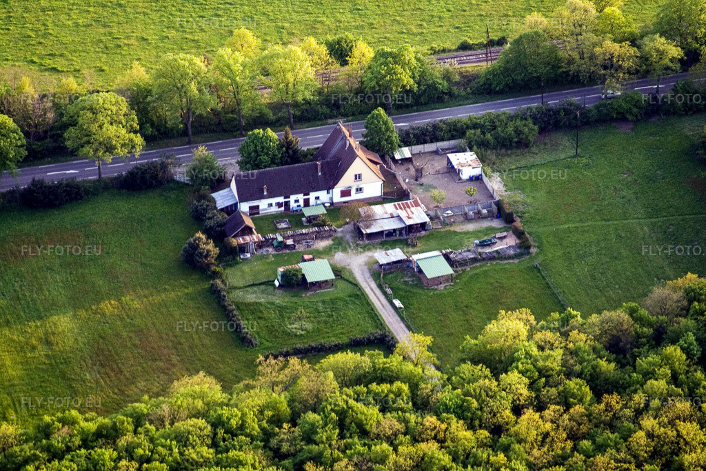 Vue aérienne: Vue de la ville à Mertzwiller dans le département Bas Rhin, France. Photo: IMG_10697.jpg prise le 04/05/2008 par Werner Riehm/FLY-FOTO.eu – Résolution de l'original: 3456 x 2304 px