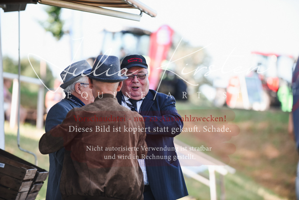 DSC_2341 | Pferde- und Turnierfotografie in Westsachsen. Pferdeportraits, Auftragszeichnungen und intuitive Kunst.