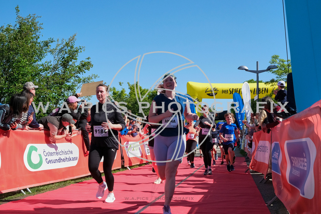 ..... | LINZ,AUSTRIA,27.April 24, Int. 3 Brückenlauf Linz  , Image shows: Photo: WAPICS / Michael ring