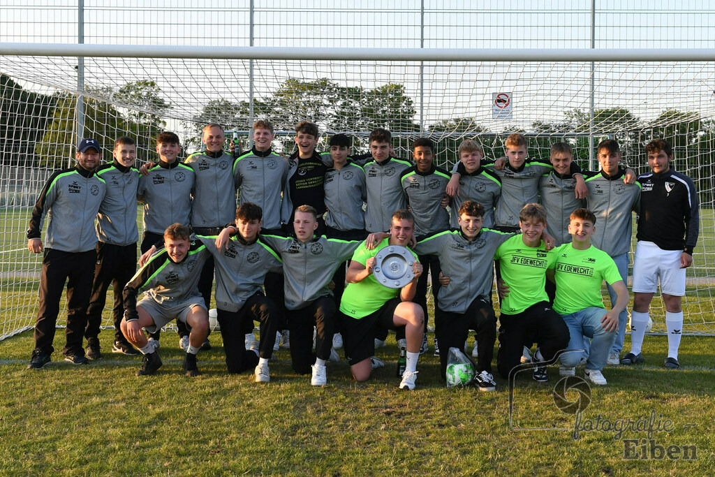 Ehrung Meisterschaft A-Junioren JFV Edewecht | Ehrung Meisterschaft A-Junioren JFV Edewecht am 02.06.2023 in Edewecht (Sportanlage Göhlenweg), Photo: Philip Eiben 2023 - Realisiert mit Pictrs.com