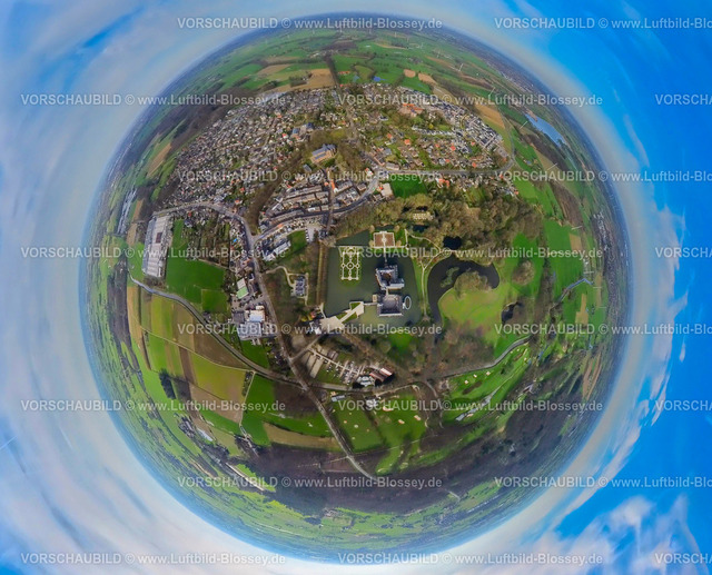 Isselburg240390163BurgAnholt | Luftbild, Wasserburg Anholt und Schlosspark, Wohngebiet Ortsansicht Anholt mit Fluss Issel, Kirche St. Franziskus Isselburg, Golfplatz Golfclub Wasserburg Anholt e.V. Gut Schlüsen Vehlingen, Erdkugel, Fisheye Aufnahme, Fischaugen Aufnahme, 360 Grad Aufnahme, tiny world, little planet, fisheye Bild, Anholt, Isselburg, Nordrhein-Westfalen, Deutschland