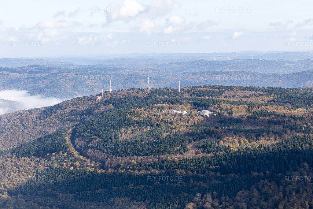 Luftbild: Königstuhl, Sendemasten im Ortsteil Königstuhl in Heidelberg im Bundesland Baden-Württemberg in Deutschland. Foto: IMG_104162.jpg vom 31.10.2017 durch Werner Riehm/FLY-FOTO.de